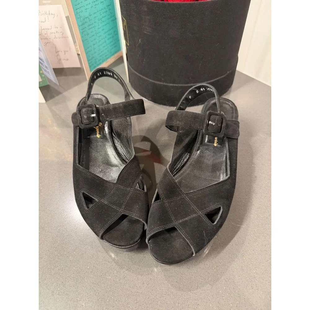 Robert Clergerie Black Suede Wedge Platform Shoe Sz 9 EUC Quiet Luxury Designer